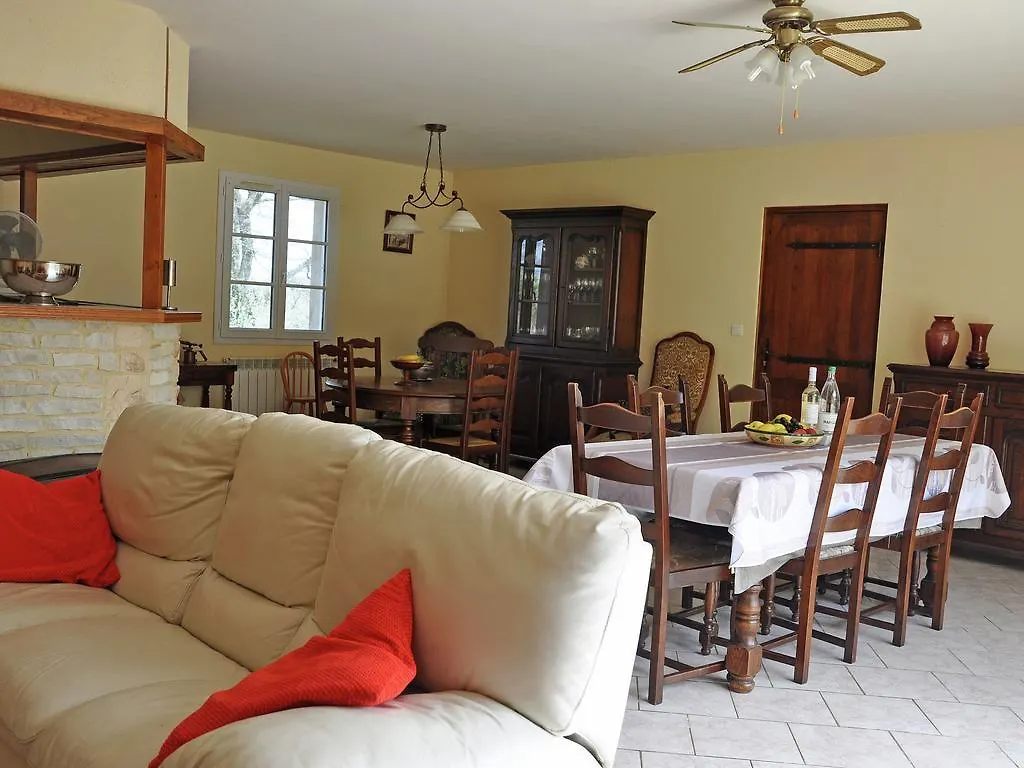 Traditional Villa With Pool Estang Francia