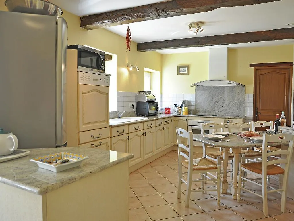 Traditional Villa With Pool Estang