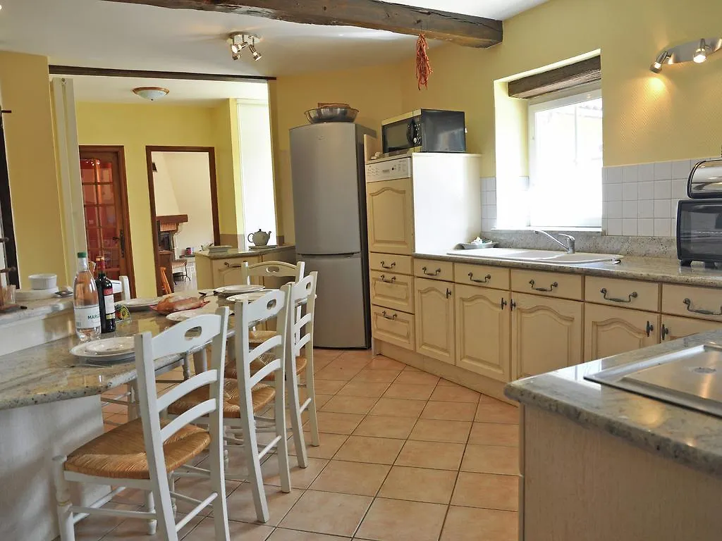 Traditional Villa With Pool Estang