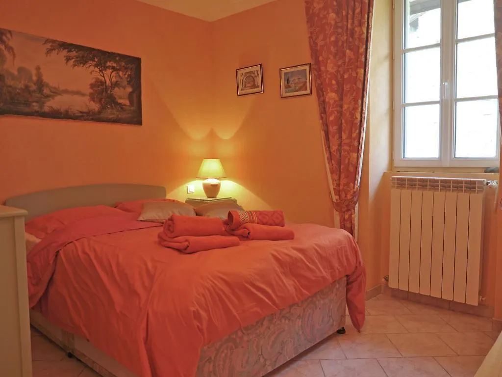 Traditional Villa With Pool Estang