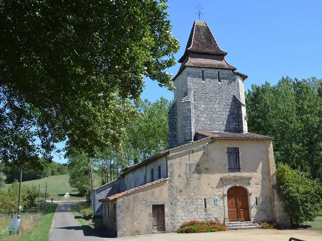 Traditional Villa With Pool Estang